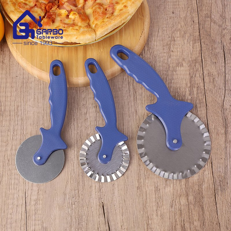 in Stock Kitchen Tools Pizza Slicer Dishwasher Safe Stainless Steel Pizza Cutter Wheel Roller Pasta Cutter with Plastic Handle