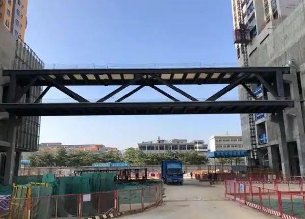 Aerial Iron Structure Corridor/Iron Pipe Truss Architecture/Strength and Security Features