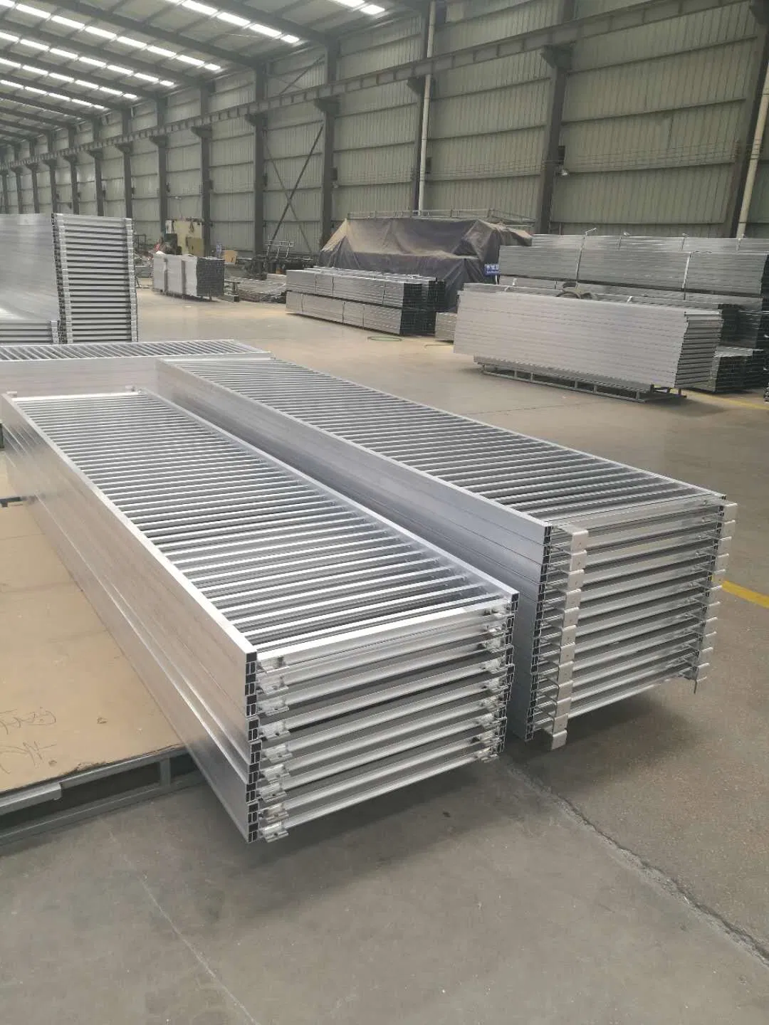 Factory Customized Flat Top Stair /Staircase Aluminum Swimming Pool/Balcony Fence/Fencing