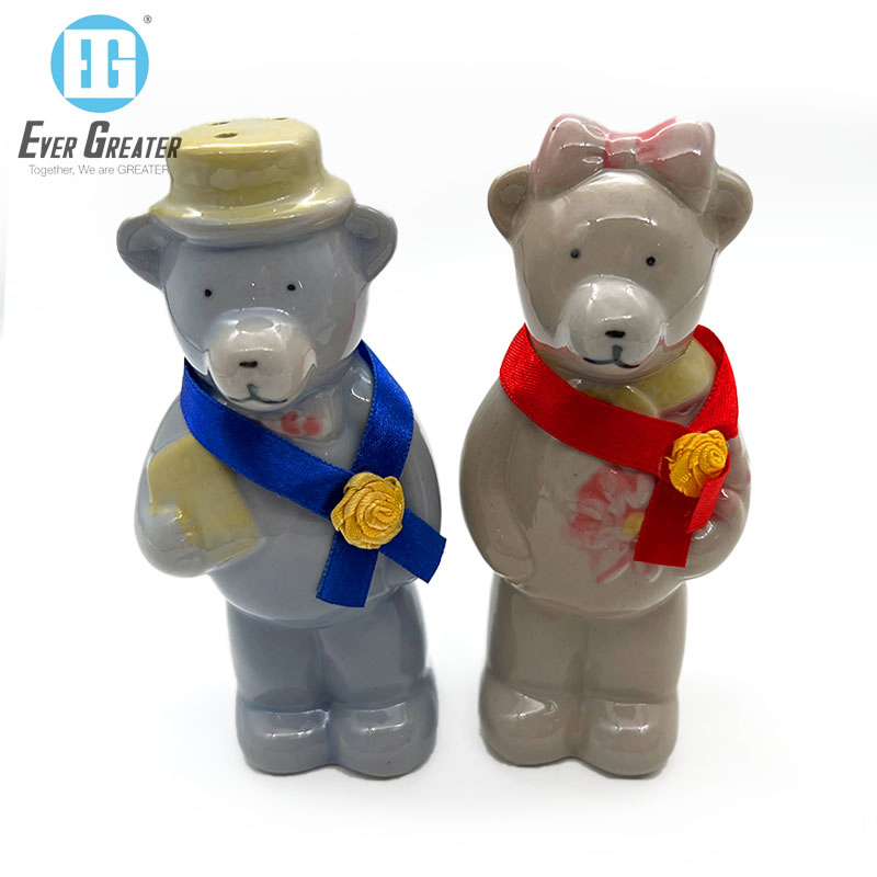 Hot Sell Custom Logo Decorative Kitchen Ceramic and Metal Salt Shakers