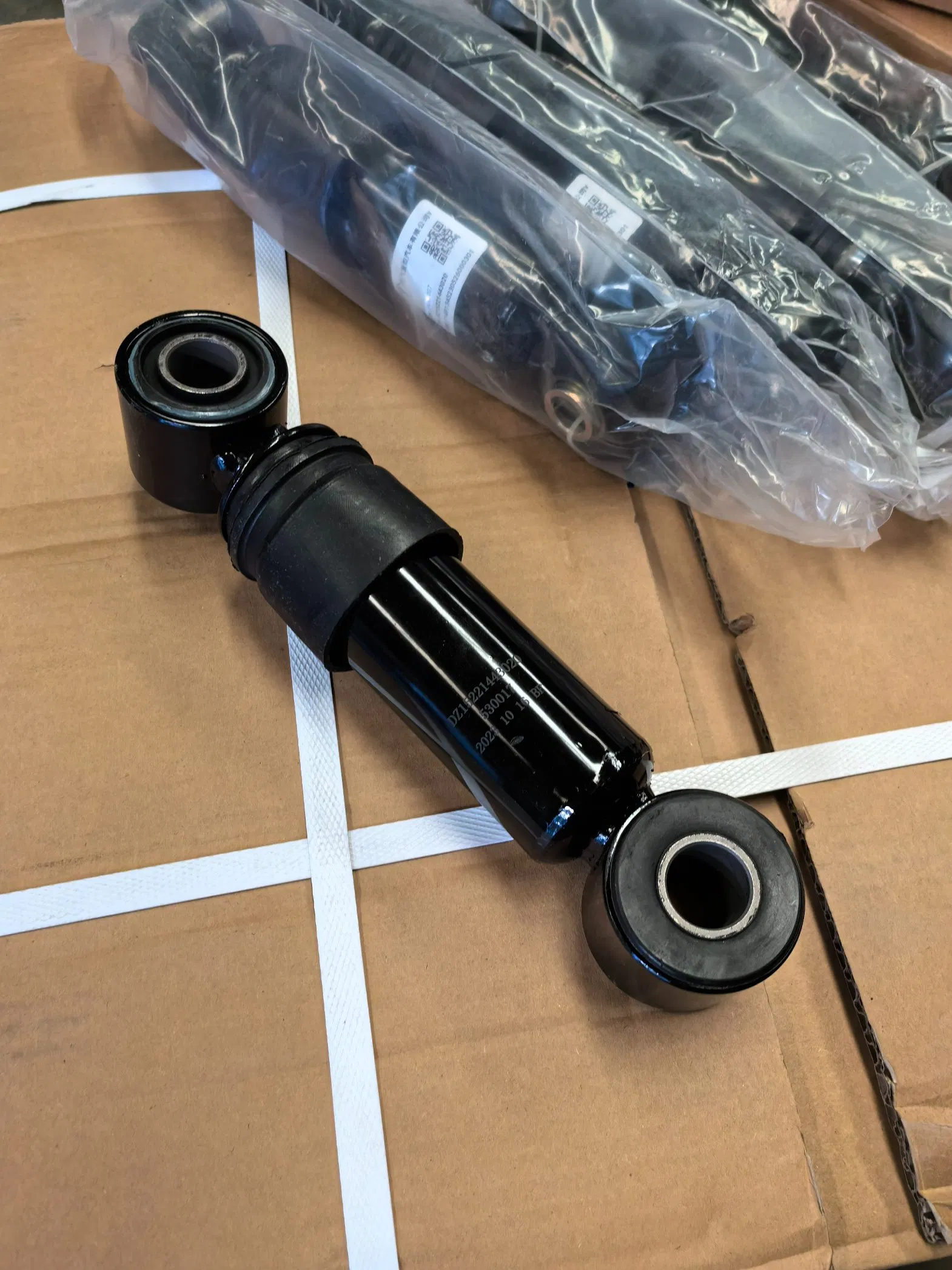 Shacman Truck Parts Shock Absorber Dz15221443020 Wg9725680028