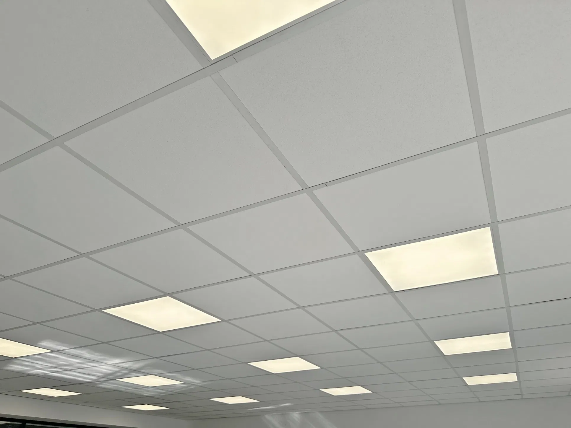 China Factory Acoustic Fiberglass Ceiling Panel Soundproof Thermal Insulation Ceiling Panels