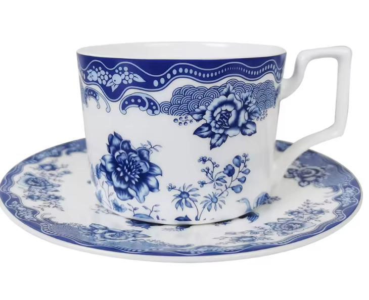 Керамические тарелки сине-белые с цветами, набор для сервировки