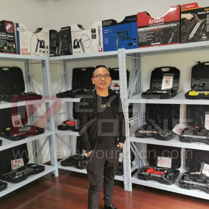 Cordless Electric Battery Grease Gun 18V Lubricating Operations Grease Pump Rechargeable 1500mAh Electric Grease Gun