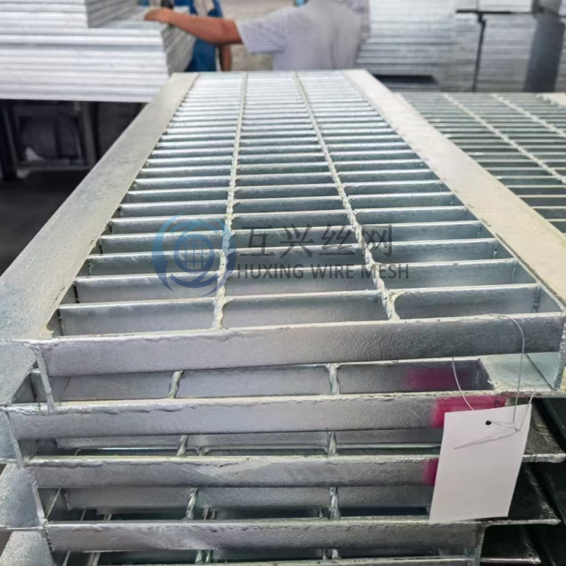 Galvanized Light Duty Flat Bar Stainless Steel Grating Trench Drain for Outdoor Drainage Channel Drain Cover with Steel Plates Frames