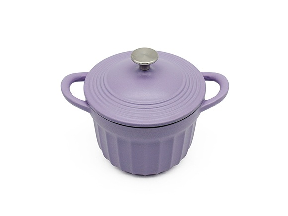 Эмалированные кастрюли разных цветов и стилей