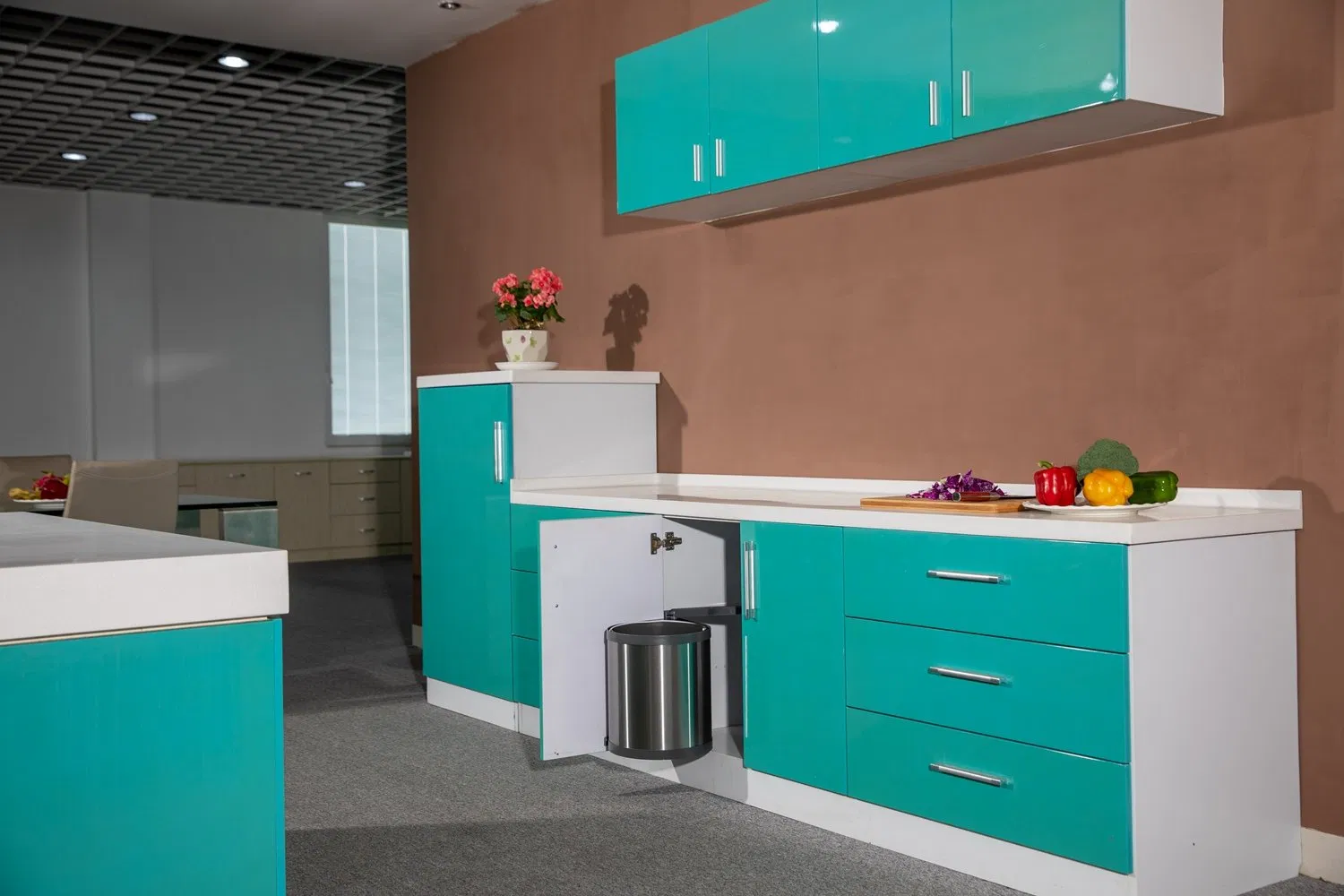 Встроенная выдвижная урна Tekey для кухни под мойку