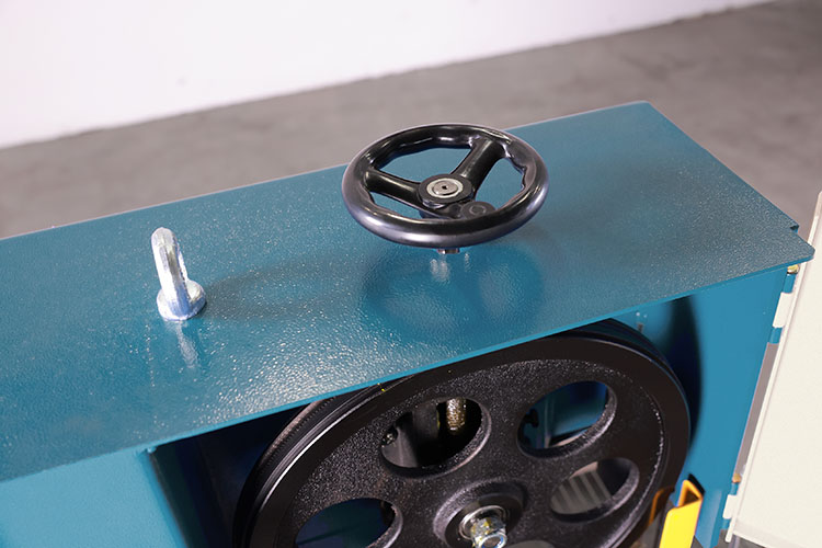 Станок ленточнопильный вертикальный настольный по металлу