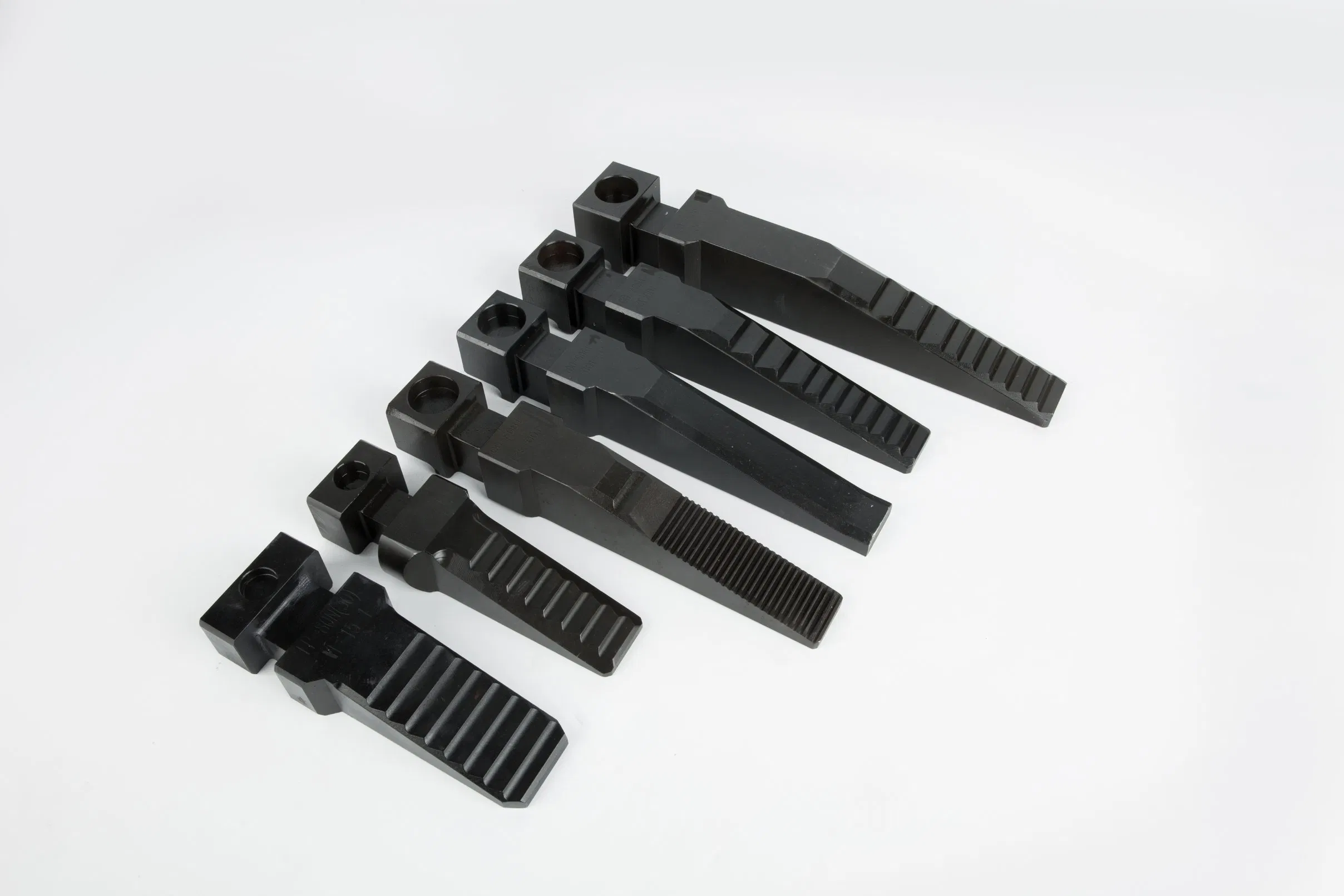 Усиленный клиновой отделитель литников и прибылей