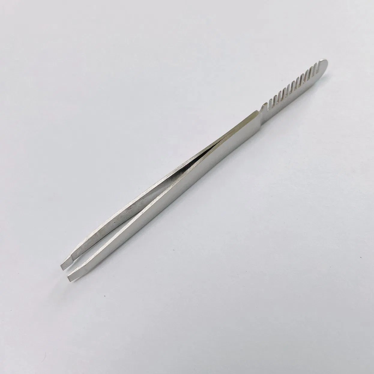High Quality Makeup Beauty Care Eyelash Tweezers with Comb in Sanding Finish