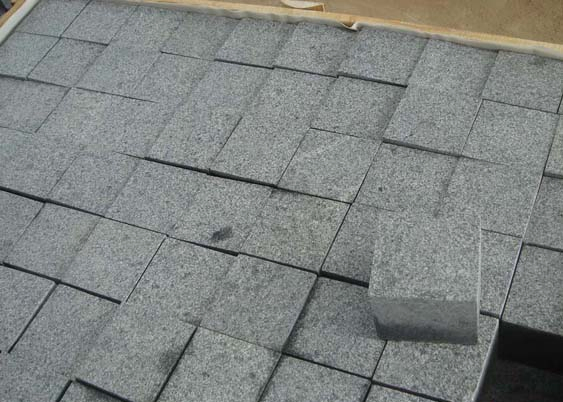 Black Granite Cobblestone/Cube Stone/Paving Stone with Natural Split Tumbled Flamed