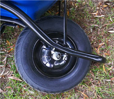 Truper 80L 5.5FT Heavy Duty Wheelbarrow with 4.00-8 Wheel