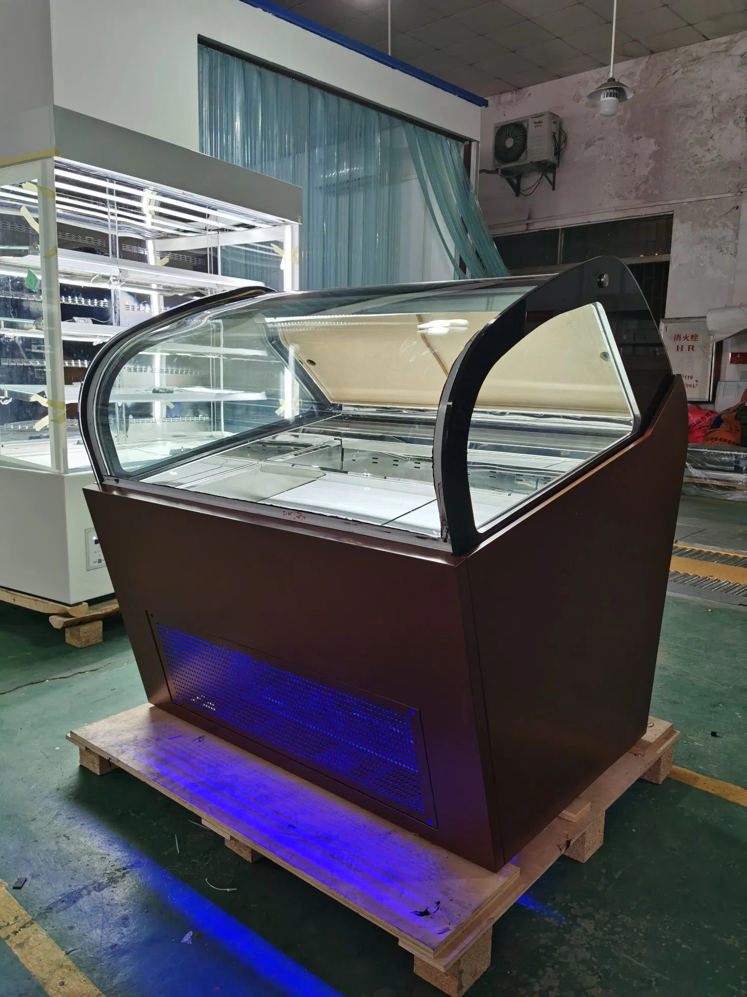 Морозильная витрина для мороженого с 18 контейнерами