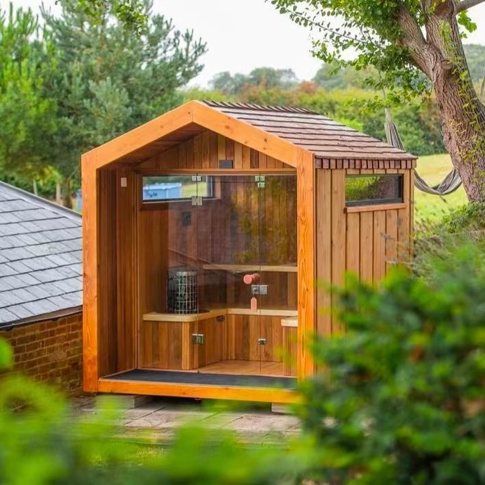 Уличная треугольная сауна Spire в современном стиле