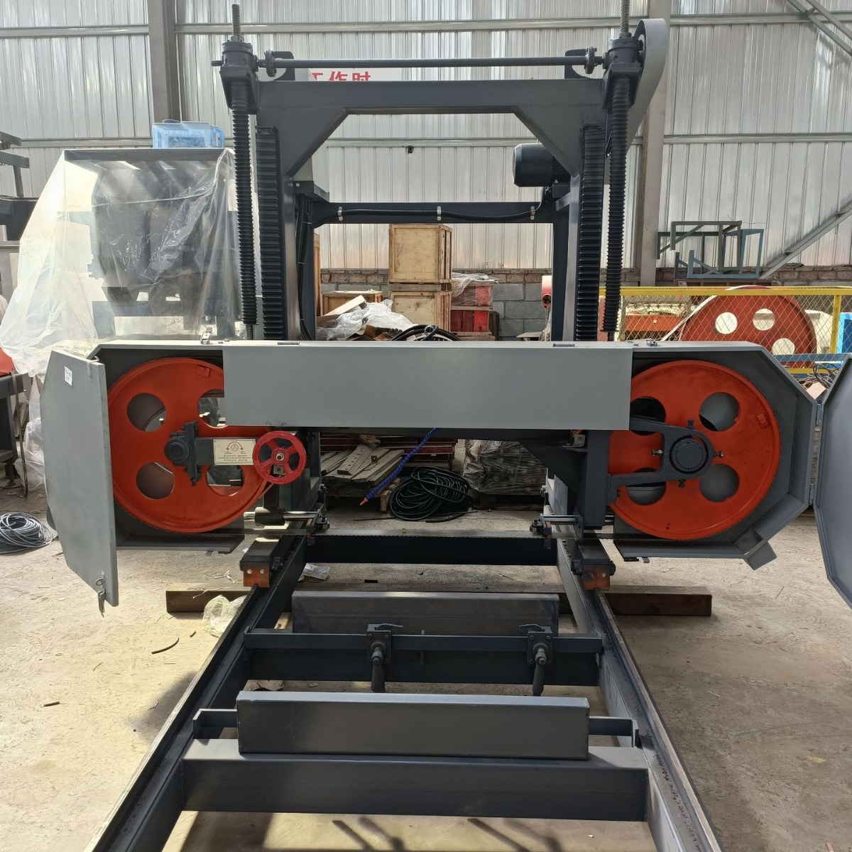 Станок ленточнопильный вертикальный автоматический двухпильный портативный по дереву