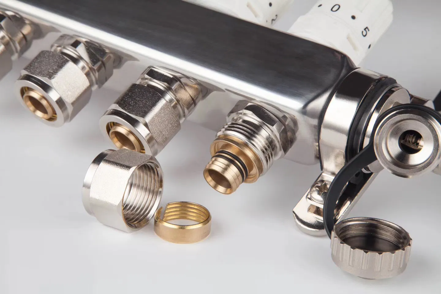 Water Distribution Floor Heating Manifold for Radiant Heating System