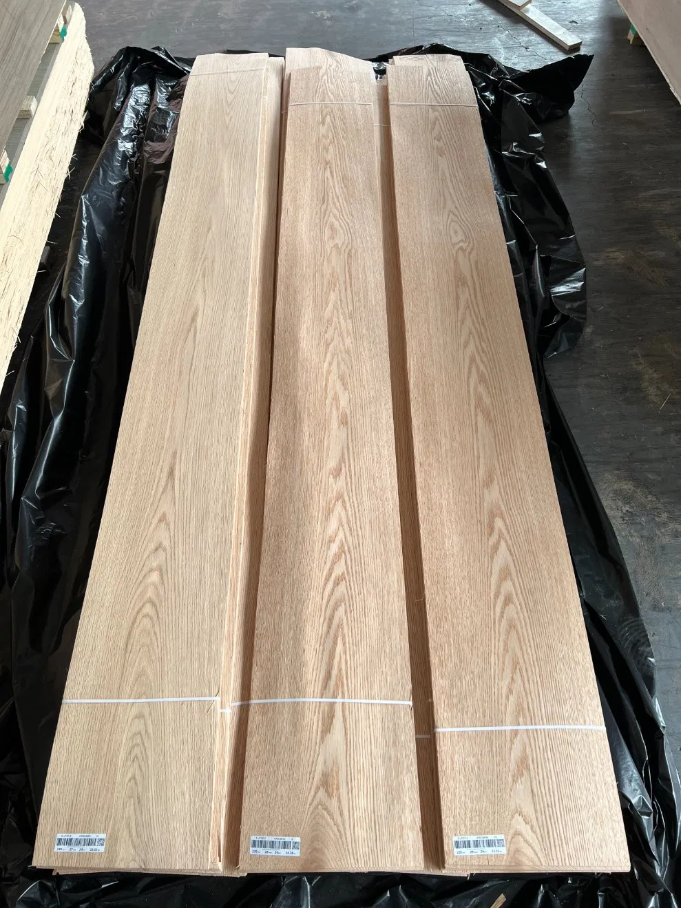 Premium Red Oak Veneer for Luxury Crafting and Furniture