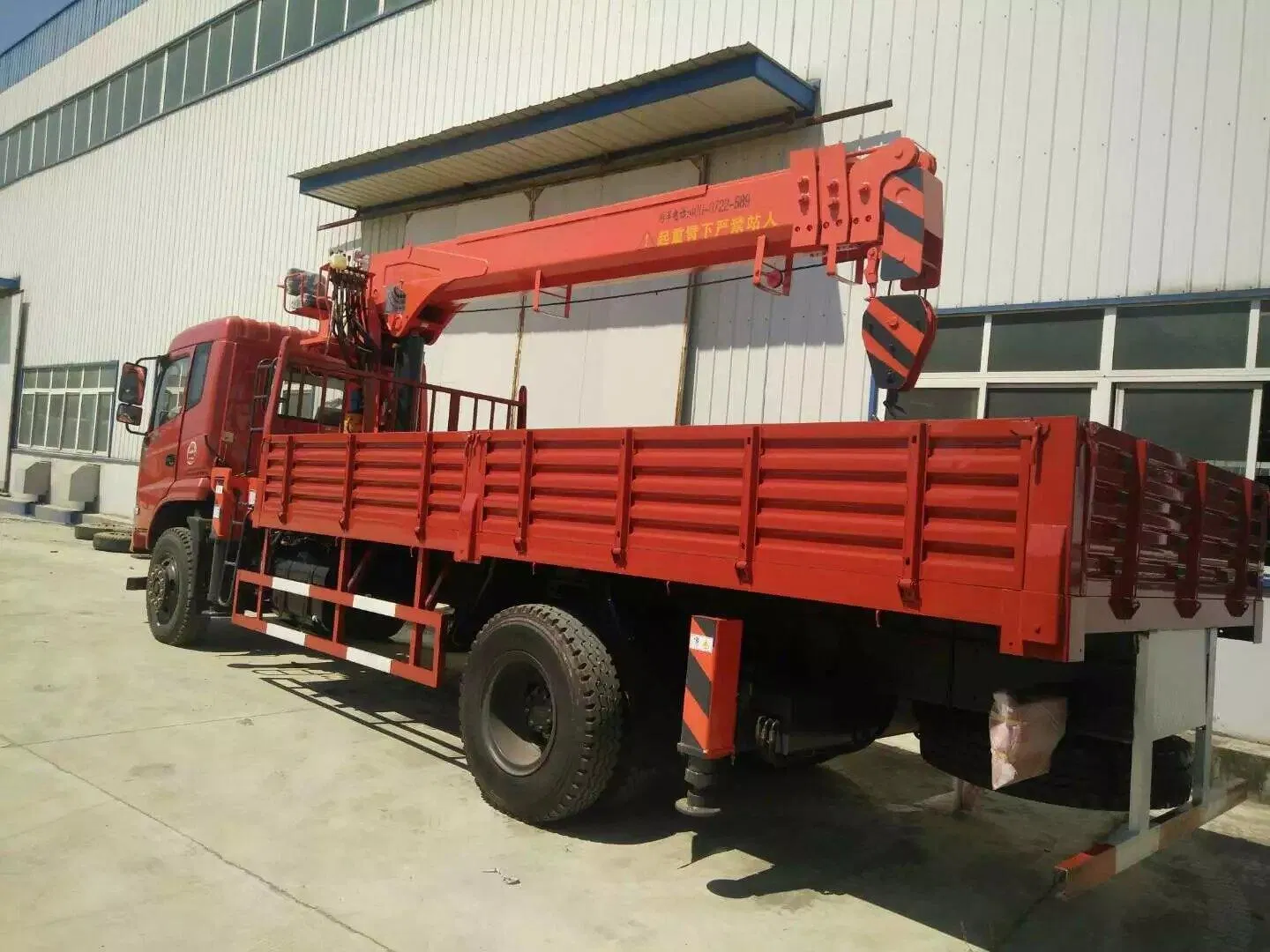 Jiangwei Truck Mounted Crane, Large Working Radius, Strong Carrying Capacity, Easy to Use 8 Tons Mobile Crane