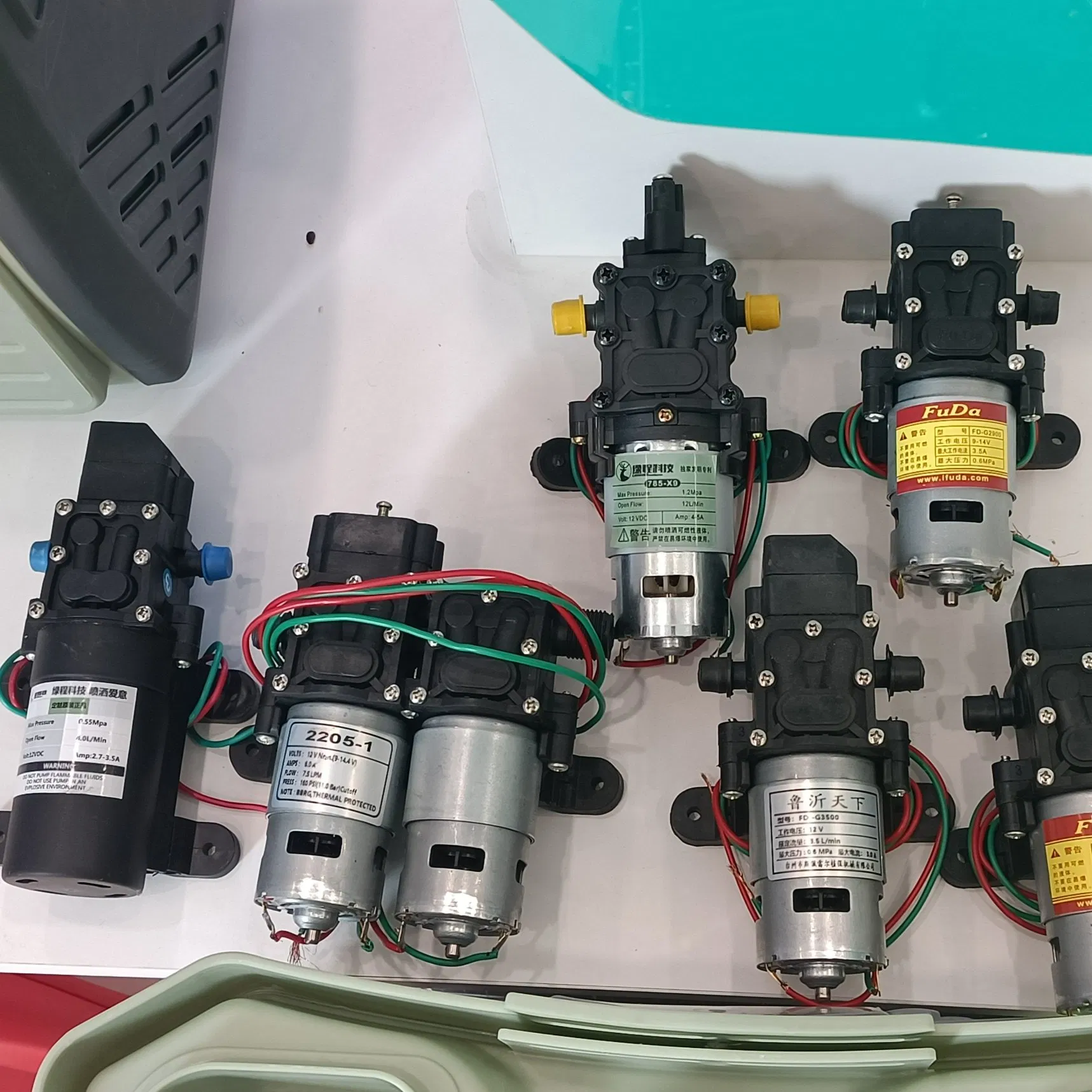 Cost-Effective Rechargeable Electric Fertilizer Applicator for Gardening