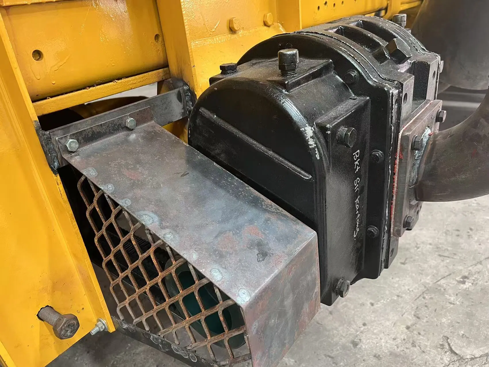 Компактный роторный нагнетатель Roots для грузовиков