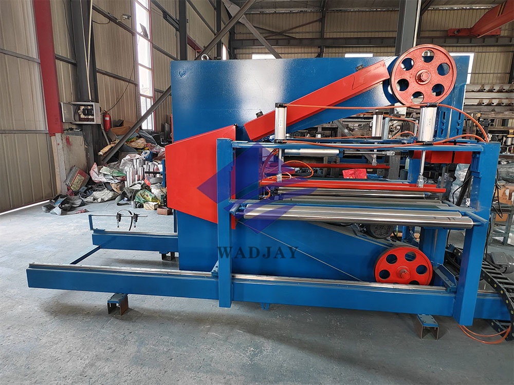 Станок ленточнопильный для сэндвич-панелей