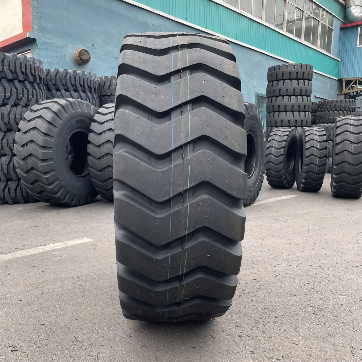 Шины для спецтехники OTR с камерами и дисками 11R22.5, 295/80R22.5, 17.5-25, 23.5-25