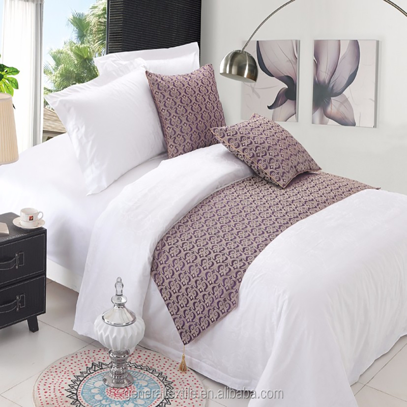 Wrinkle Free Polyester Jacquard Decorative Cushions Bed Runner for Hotels