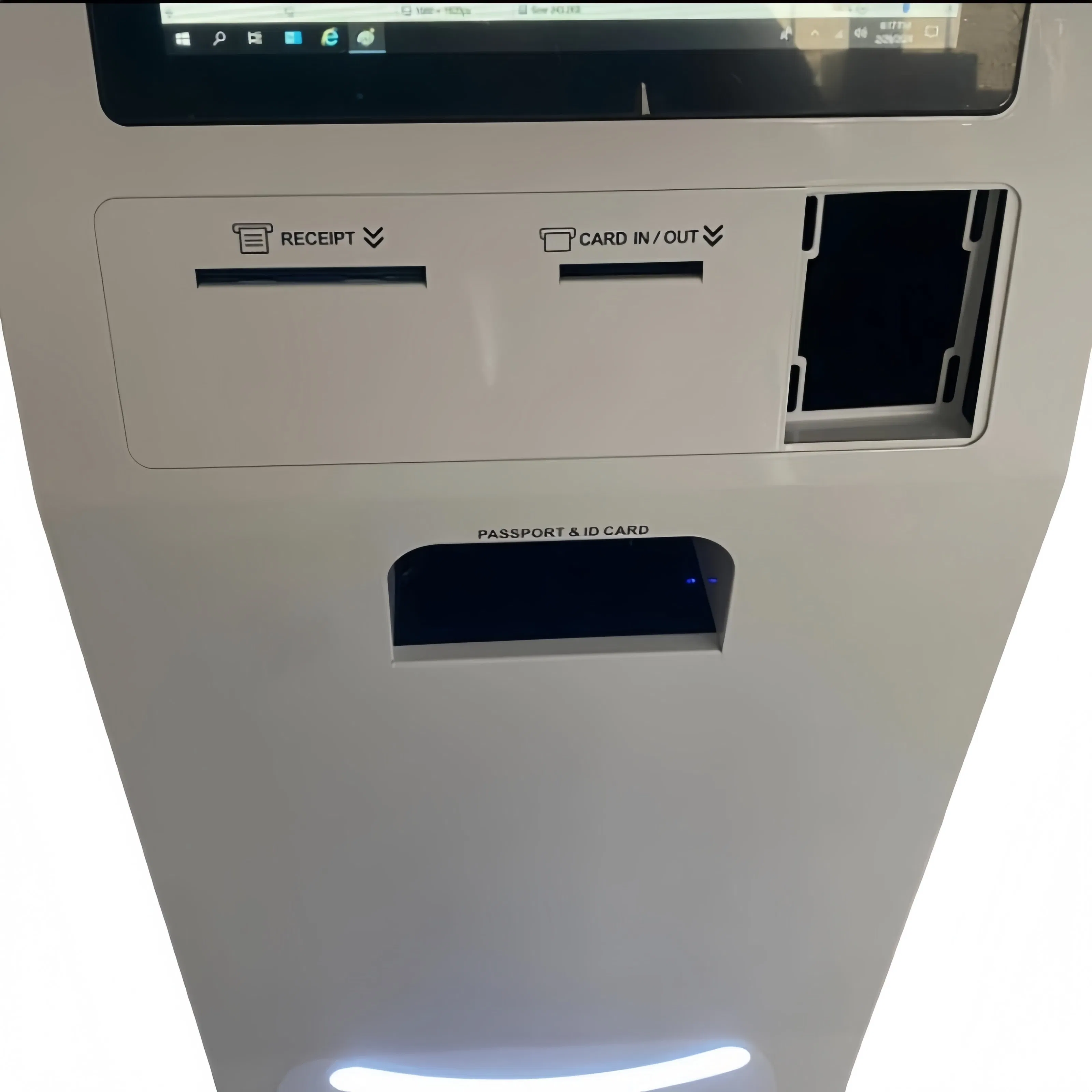 Hotel Self Check out Room Card Dispensing Check in Kiosk Automatic Machine