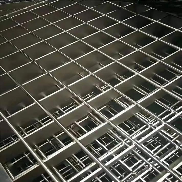 Durable Low Carbon Steel Grating for Industrial Flooring Solutions