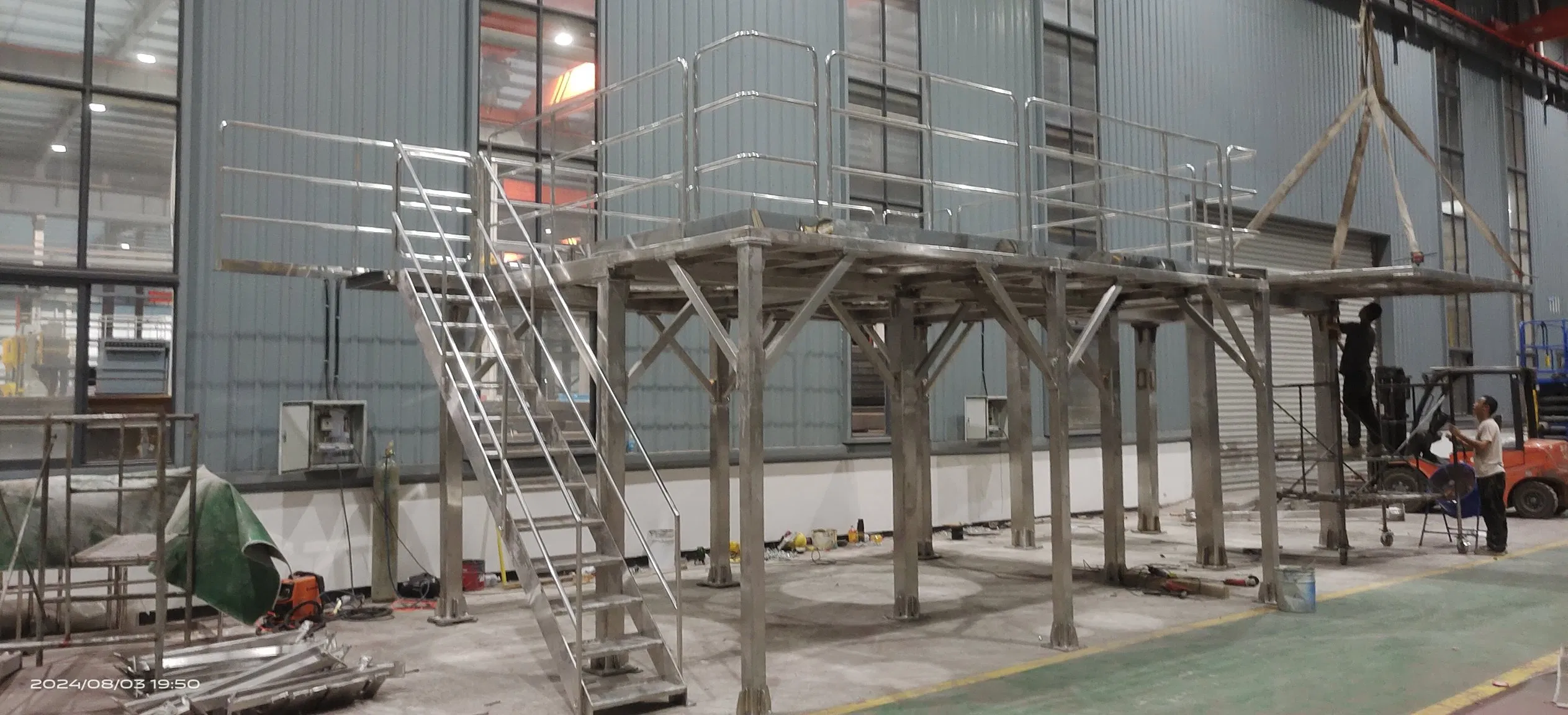 Newest Hot-Rolled Section Steel Hot-Rolled Section Staircases for Warehousing and Logistics Center