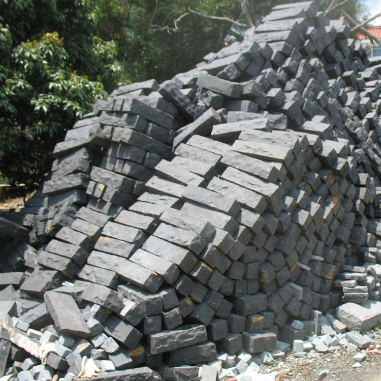 Natural Split Black Basalt Stone Pillars for Patio Fence