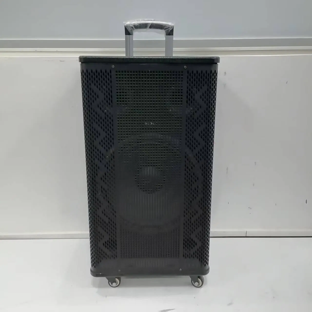 15-дюймовая Bluetooth-колонка на тележке в деревянном корпусе