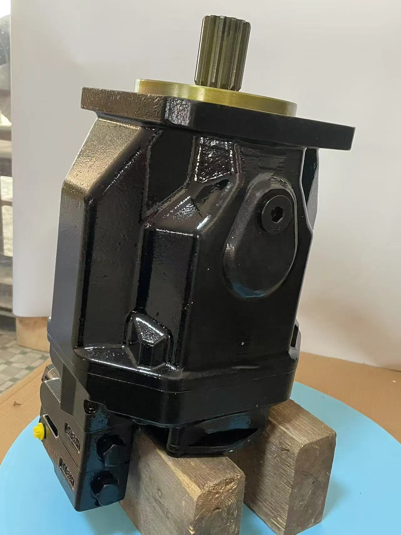 Плунжерный насос XLF 90247967 для экскаваторов