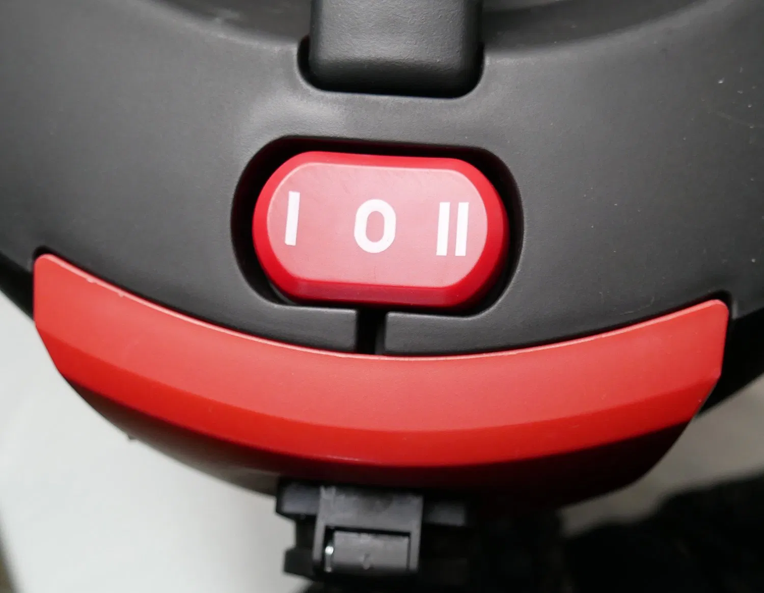 High-Power 1600W Portable Vacuum Cleaner for Efficient Home Cleaning