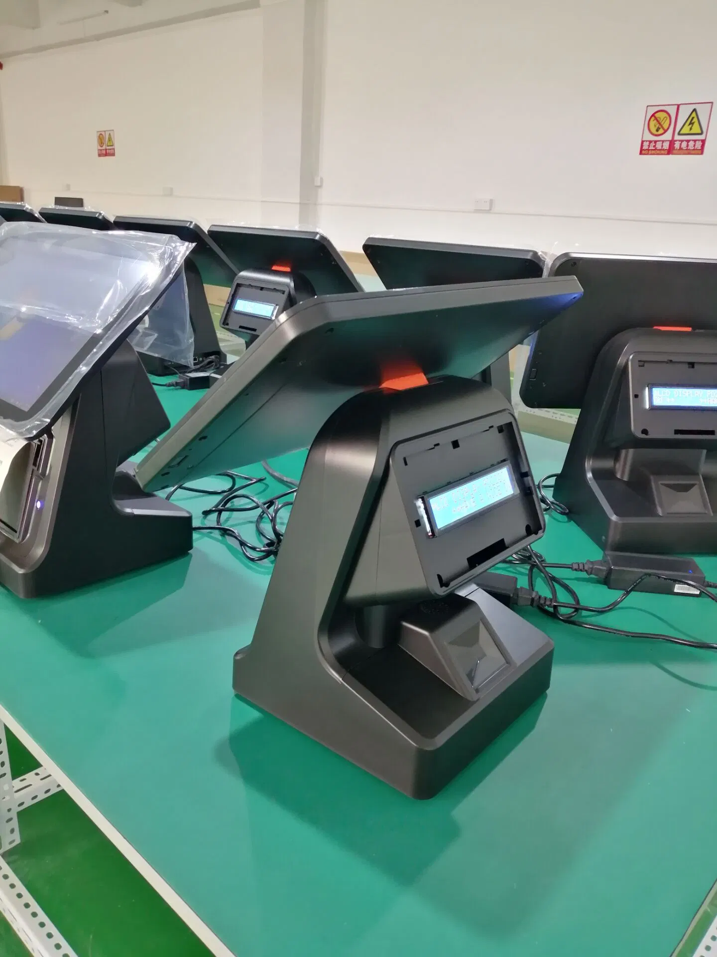 POS-система с сенсорным экраном 15.6 дюймов