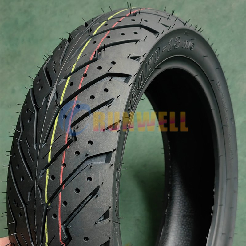 Шины для мотоциклов и скутеров RUNWELL, бескамерные