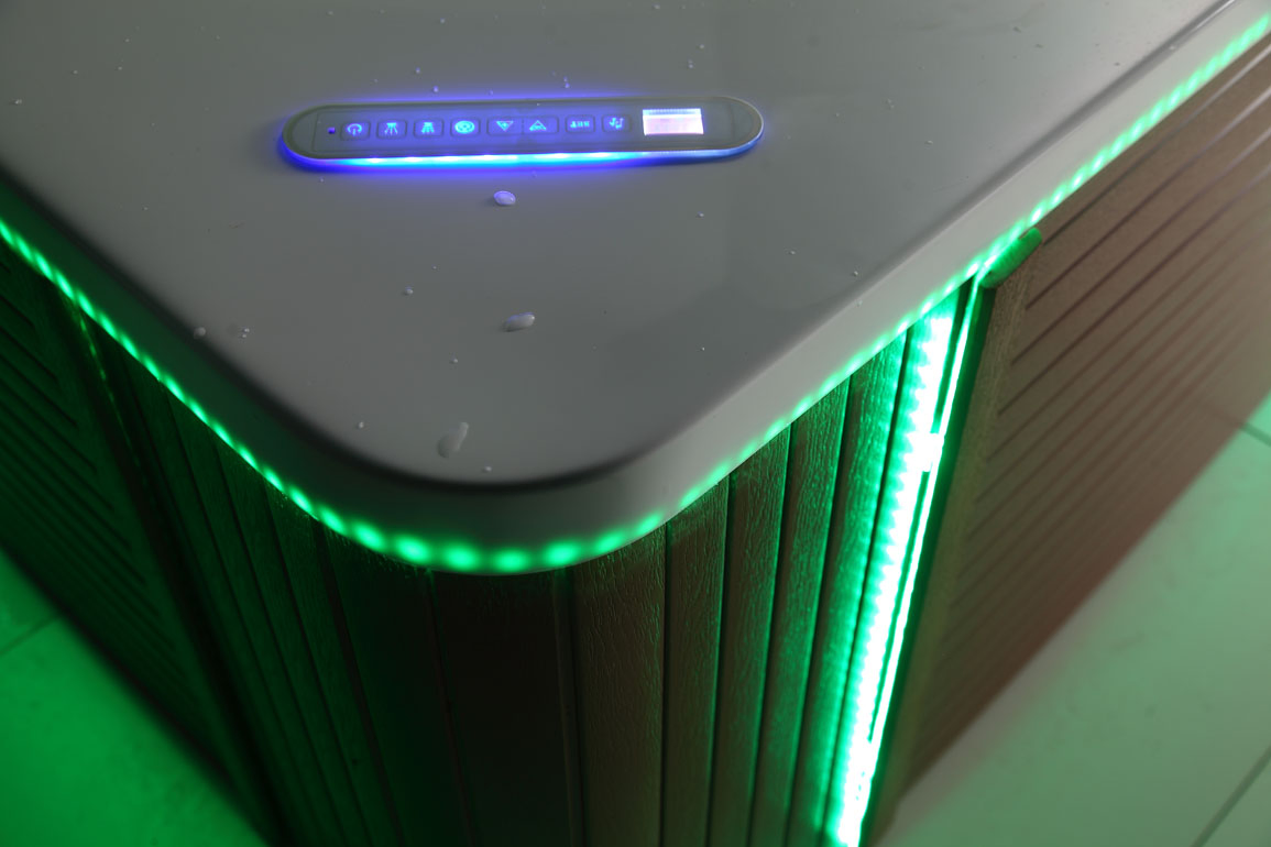 1.45m Length Square Shaped Touch Digital Control Small Freestanding Bathtub