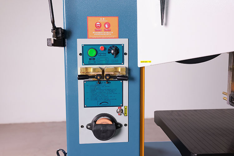 Станок ленточнопильный вертикальный настольный по металлу