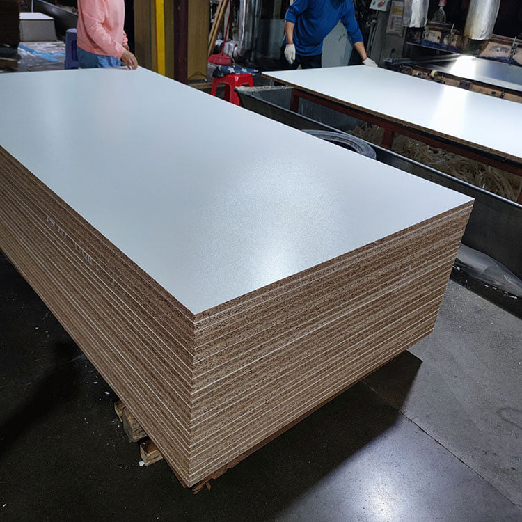 1830*2440 mm Melamine Veneer Wood Grain Solid Color Particle Board Chipboard for Furniture