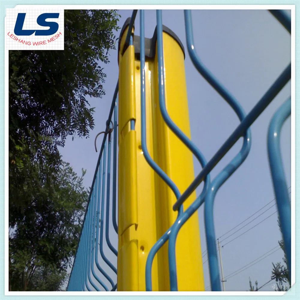 Wire Mesh Fence in Triangular Bend