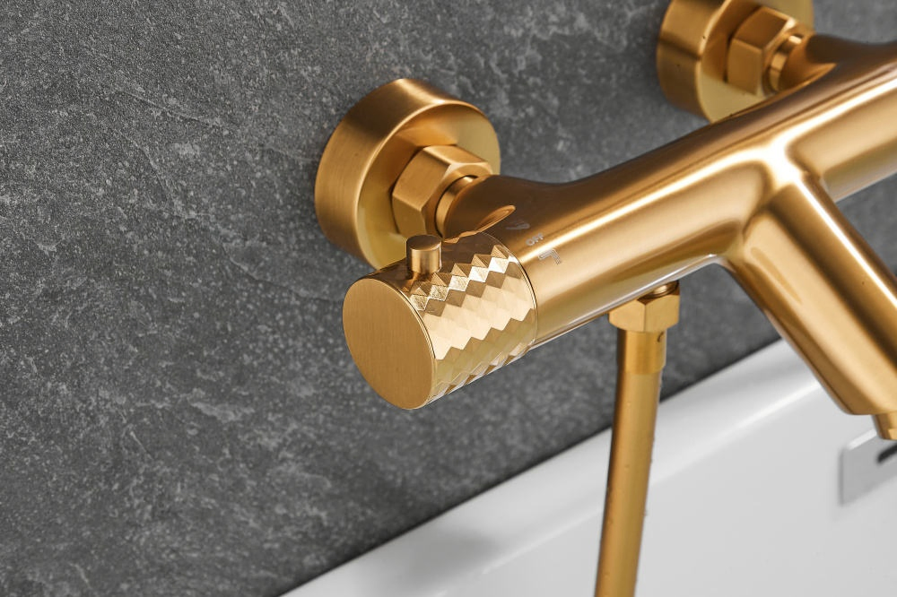Chanda High-End New Style Gold Brush Thermostatic Bath Shower Bathtub Faucet