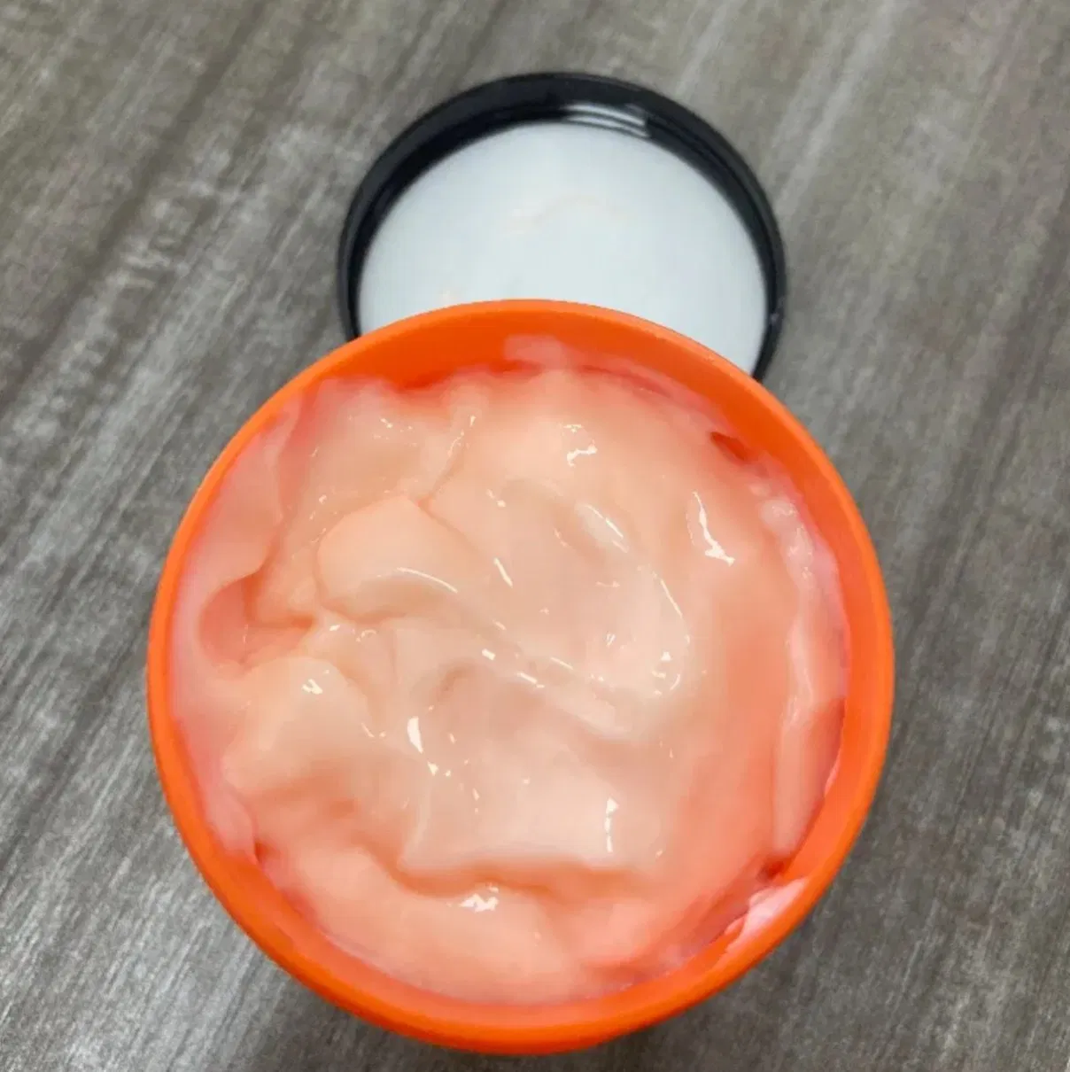 Wholesale 500ml OEM Shea Cocoa Butter Body and Face Whitening Scrub Cream Supplier
