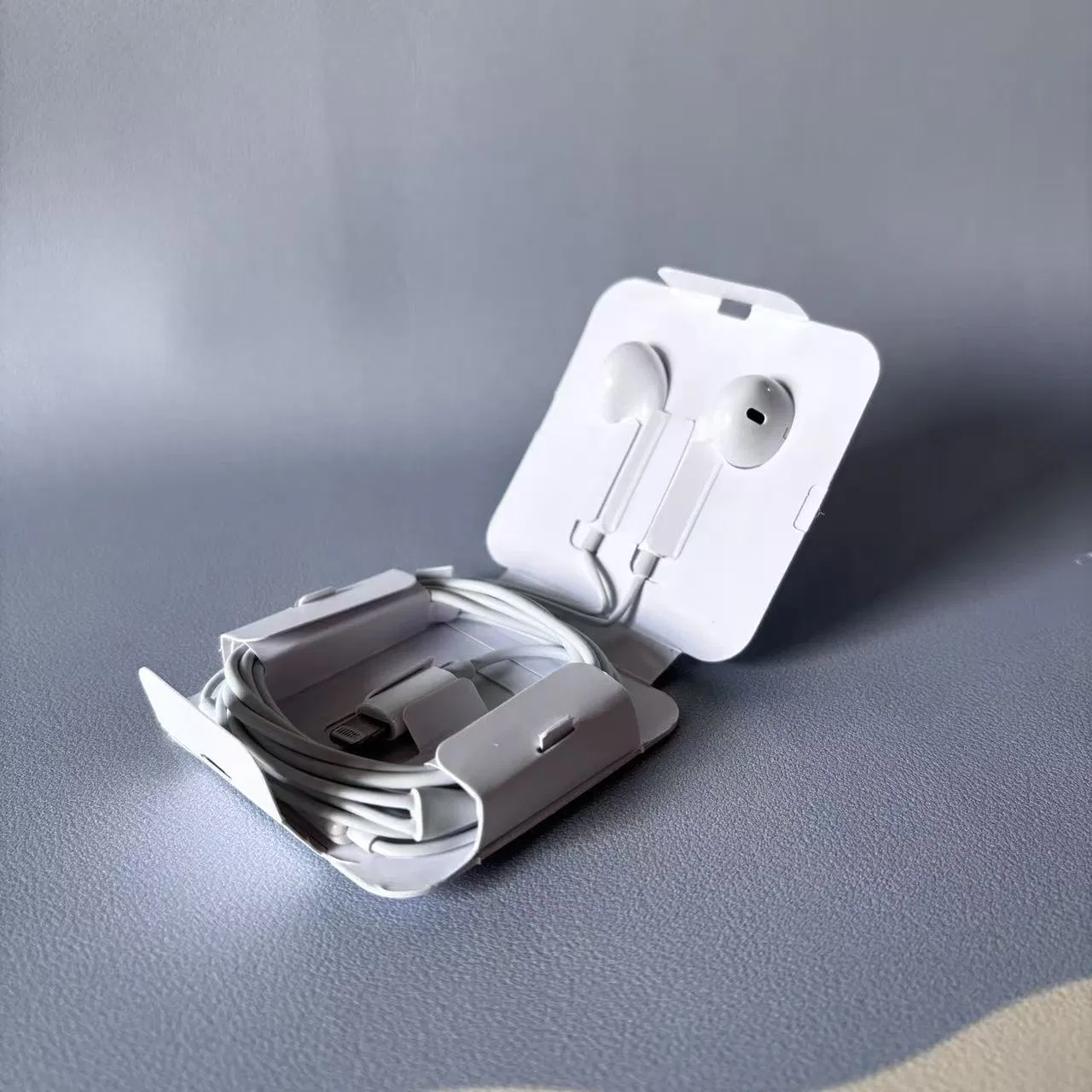 Wholesale of Original New 1: 1 Hands-Free Wireless Earphone Cable Earplugs, with Strong Signal Penetration, Stable Connection Even Through Walls.