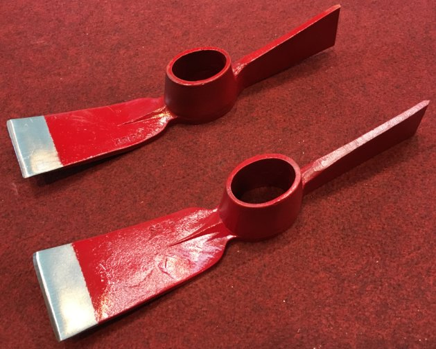 Railway Steel Pickaxe, Resistant to Rain and Sun Exposure, a Good Helper for Mountain Reclamation and Construction Work.