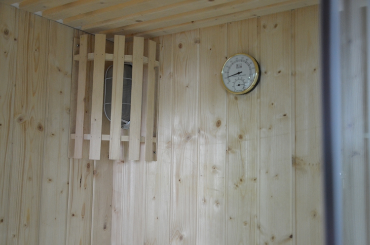 Домашняя парная кабина из массива дерева с парообразователем
