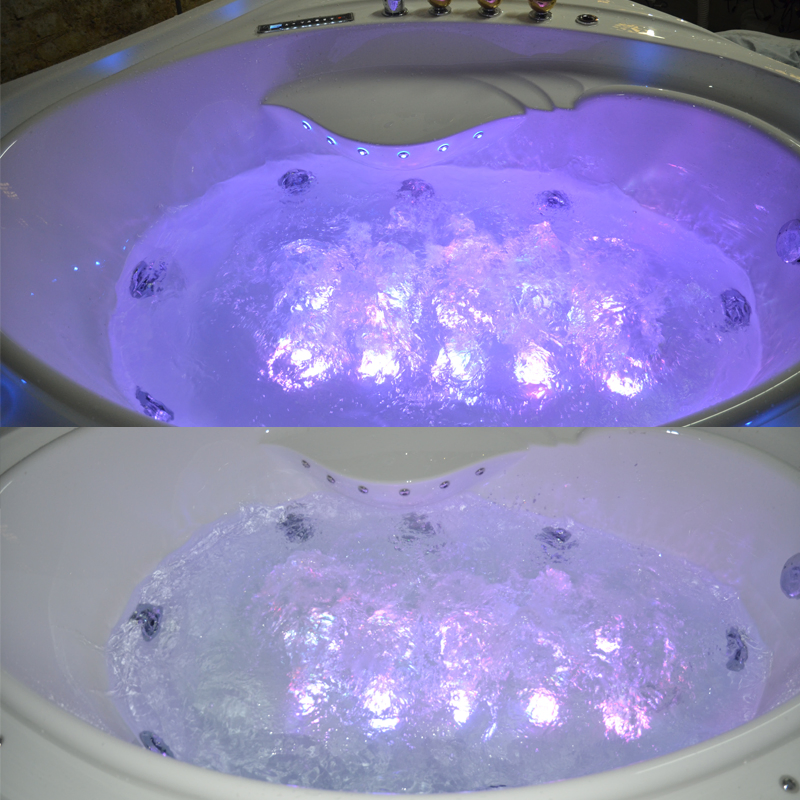 Угловая акриловая ванна с гидромассажем и подсветкой