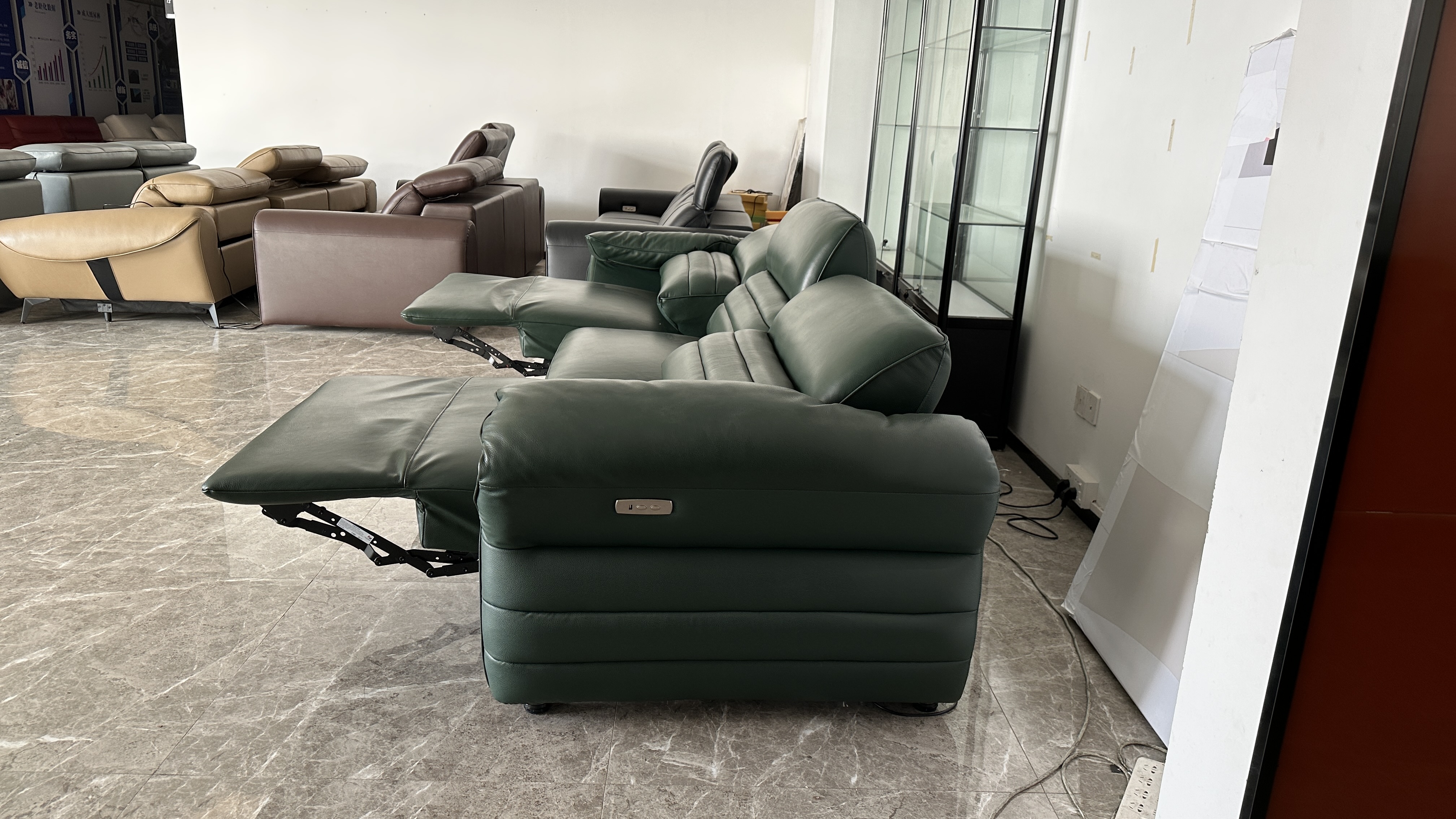 Диван-кровать кожаный 3-местный электрический пульт управления