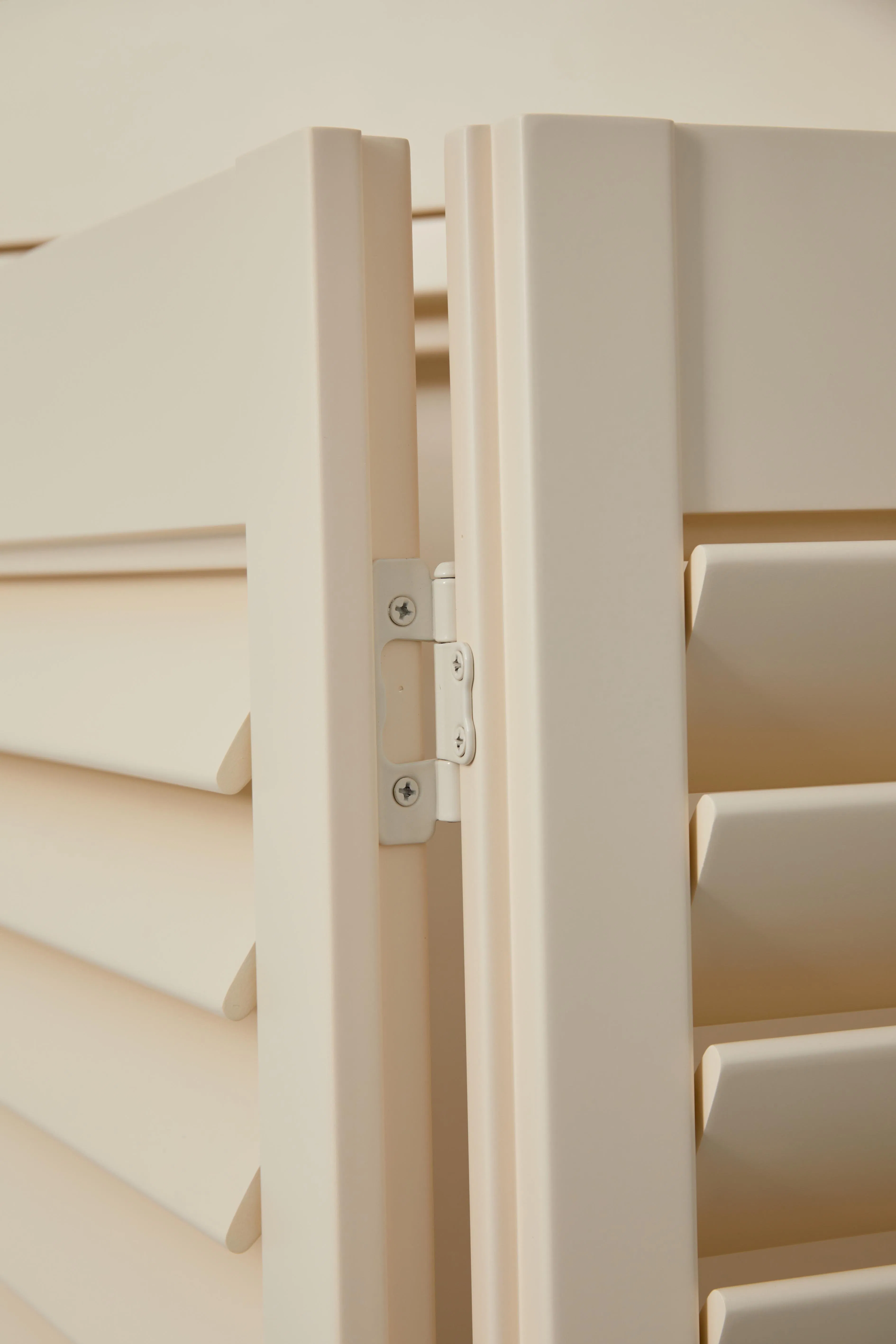 89mm Louvers Tier on Tier Basswood Plantation Shutters for Window