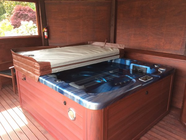 Freestanding Hotel Bathroom 4 People Acrylic Soaking Bathtub Hot Tub Outdoor Garden