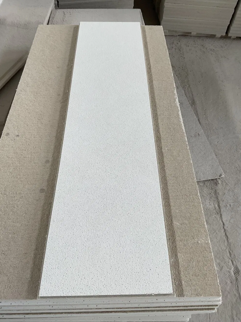 Premium White Ceiling Tile Mineral Wool Board for Soundproofing